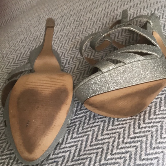 Steve Madden Uptown Silver Glitter Platform Sandals 5.5 Worn Once - Picture 13 of 16